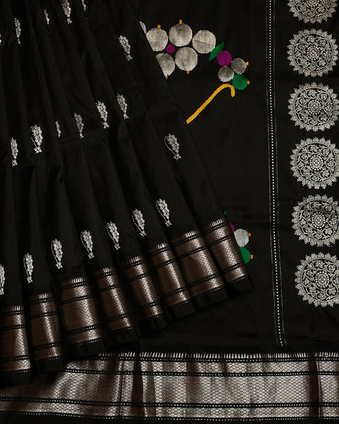 Black 9 Yards Pure Silk Paithani Saree with Silver Zari Nath Butties and Kadiyal Border