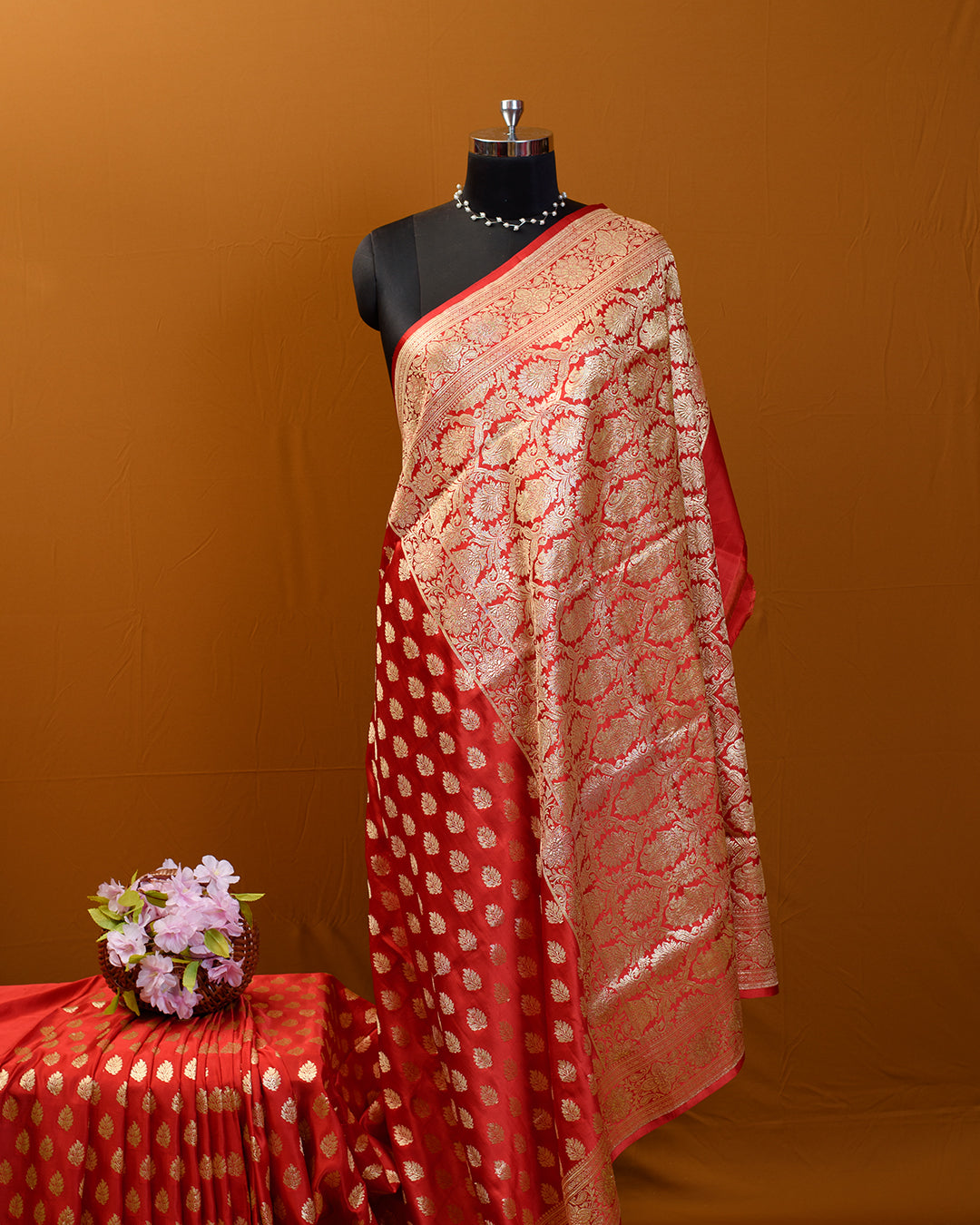 Fantabulous Red Soft Banarasi Silk Saree With Seraglio Blouse Piece –  LajreeDesigner